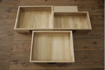 中古　超美品!!　岩谷堂箪笥　力強い木目と重厚感のある金具が目を惹く和箪笥(引き出し、サイドボード、サイドチェスト、収納箪笥、衣装箪笥、整理箪笥)(R-074852)