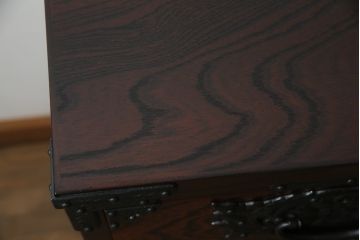 中古　超美品!!　岩谷堂箪笥　力強い木目と重厚感のある金具が目を惹く和箪笥(引き出し、サイドボード、サイドチェスト、収納箪笥、衣装箪笥、整理箪笥)(R-074852)