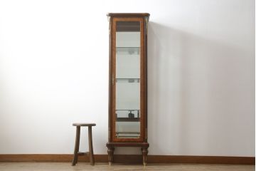 中古　美品!!　MARCONI ARTE(マルコーニ アルテ)　細部まで凝ったデザインが目を惹く縦型キュリオケース(飾り棚、ガラスケース、ショーケース、コレクションケース、キャビネット)(R-074853)