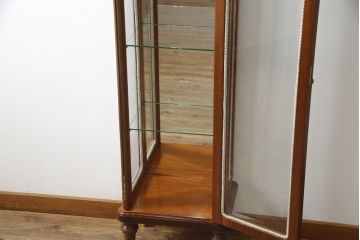 中古　美品!!　MARCONI ARTE(マルコーニ アルテ)　細部まで凝ったデザインが目を惹く縦型キュリオケース(飾り棚、ガラスケース、ショーケース、コレクションケース、キャビネット)(R-074853)