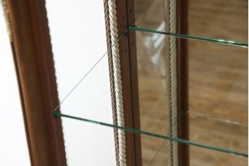 中古　美品!!　MARCONI ARTE(マルコーニ アルテ)　細部まで凝ったデザインが目を惹く縦型キュリオケース(飾り棚、ガラスケース、ショーケース、コレクションケース、キャビネット)(R-074853)