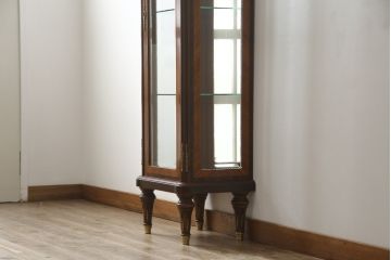 中古　美品!!　MARCONI ARTE(マルコーニ アルテ)　細部まで凝ったデザインが目を惹く縦型キュリオケース(飾り棚、ガラスケース、ショーケース、コレクションケース、キャビネット)(R-074853)