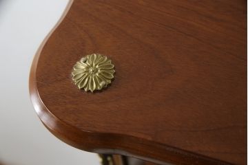 中古　美品!!　MARCONI ARTE(マルコーニ アルテ)　細部まで凝ったデザインが目を惹く縦型キュリオケース(飾り棚、ガラスケース、ショーケース、コレクションケース、キャビネット)(R-074853)