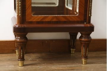 中古　美品!!　MARCONI ARTE(マルコーニ アルテ)　細部まで凝ったデザインが目を惹く縦型キュリオケース(飾り棚、ガラスケース、ショーケース、コレクションケース、キャビネット)(R-074853)