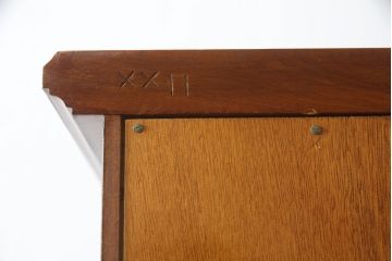 中古　美品!!　MARCONI ARTE(マルコーニ アルテ)　細部まで凝ったデザインが目を惹く縦型キュリオケース(飾り棚、ガラスケース、ショーケース、コレクションケース、キャビネット)(R-074853)