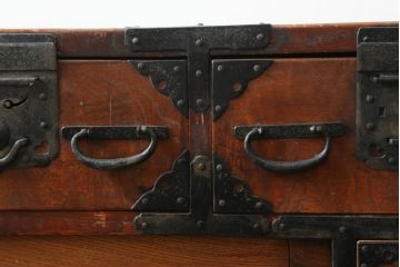 和製アンティーク　三方欅(ケヤキ)材　使い込まれた風合いが魅力的な帳場箪笥(時代箪笥、和タンス、収納たんす、整理箪笥、引き出し)(R-074854)