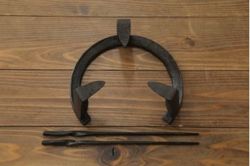 中古　美品!!　岩谷堂箪笥　美しく迫力のある杢目が魅力的な長火鉢(木製火鉢、囲炉裏テーブル、ローテーブル、座卓)(R-074855)