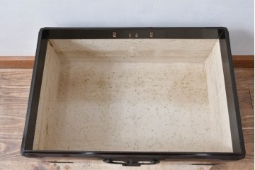 和製アンティーク　模様入りの金具や家紋が品格ある挟み箱　(R-074861)