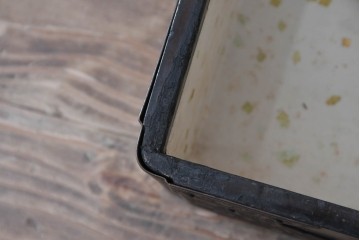 和製アンティーク　模様入りの金具や家紋が品格ある挟み箱　(R-074861)