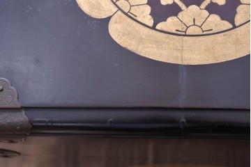 和製アンティーク　模様入りの金具や家紋が品格ある挟み箱　(R-074861)