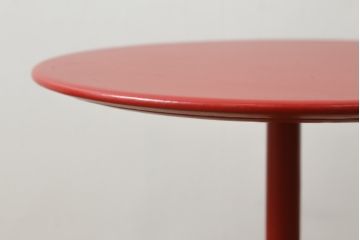 中古　美品　イタリア家具　Poltrona Frau(ポルトローナ フラウ)　BOB(ボブ) ロータイプ　ジャン・マリー・マッソー　スタイリッシュなデザインが魅力のサイドテーブル(ローテーブル、センターテーブル、ラウンドテーブル、丸テーブル、カフェテーブル、コーヒーテーブル)(R-074863)