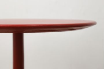 中古　美品　イタリア家具　Poltrona Frau(ポルトローナ フラウ)　BOB(ボブ) ロータイプ　ジャン・マリー・マッソー　スタイリッシュなデザインが魅力のサイドテーブル(ローテーブル、センターテーブル、ラウンドテーブル、丸テーブル、カフェテーブル、コーヒーテーブル)(R-074863)