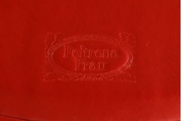 中古　美品　イタリア家具　Poltrona Frau(ポルトローナ フラウ)　BOB(ボブ) ロータイプ　ジャン・マリー・マッソー　スタイリッシュなデザインが魅力のサイドテーブル(ローテーブル、センターテーブル、ラウンドテーブル、丸テーブル、カフェテーブル、コーヒーテーブル)(R-074863)