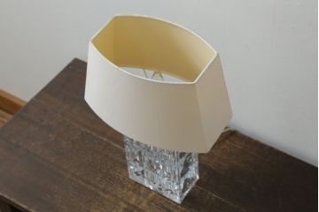 フランス　Baccarat　バカラ　ルクソール　繊細なカットが輝きを放つ!エレガントな雰囲気のテーブルランプ(テーブルスタンド、卓上照明、間接照明、フルレッドクリスタルガラス)(R-074868)