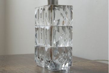 フランス　Baccarat　バカラ　ルクソール　繊細なカットが輝きを放つ!エレガントな雰囲気のテーブルランプ(テーブルスタンド、卓上照明、間接照明、フルレッドクリスタルガラス)(R-074868)