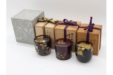 蒔絵　螺鈿　それぞれのデザインが美しく和の雰囲気を引き立てる棗3個セット(秋草、大棗、牡丹、春の野、寸切、荒井喜峰、茶道具、茶筒、茶器、漆器、共箱付き)(R-074873)