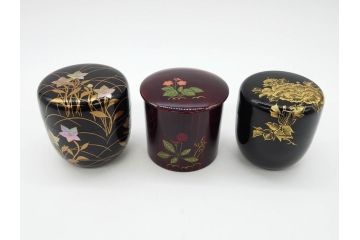 蒔絵　螺鈿　それぞれのデザインが美しく和の雰囲気を引き立てる棗3個セット(秋草、大棗、牡丹、春の野、寸切、荒井喜峰、茶道具、茶筒、茶器、漆器、共箱付き)(R-074873)