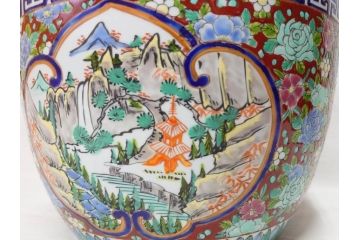 大正時代　色絵　窓絵　花唐草　鮮やかな色合いが空間のアクセントになる火鉢(十錦手、手あぶり、鉢カバー)(R-074877)