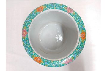 大正時代　色絵　窓絵　花唐草　鮮やかな色合いが空間のアクセントになる火鉢(十錦手、手あぶり、鉢カバー)(R-074877)
