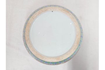 大正時代　色絵　窓絵　花唐草　鮮やかな色合いが空間のアクセントになる火鉢(十錦手、手あぶり、鉢カバー)(R-074877)