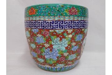 大正時代　色絵　窓絵　花唐草　鮮やかな色合いが空間のアクセントになる火鉢(十錦手、手あぶり、鉢カバー)(R-074878)