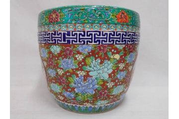 大正時代　色絵　窓絵　花唐草　鮮やかな色合いが空間のアクセントになる火鉢(十錦手、手あぶり、鉢カバー)(R-074878)
