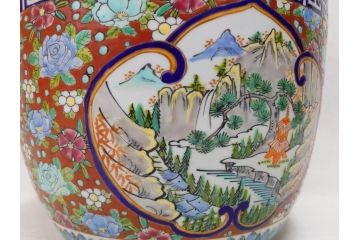 大正時代　色絵　窓絵　花唐草　鮮やかな色合いが空間のアクセントになる火鉢(十錦手、手あぶり、鉢カバー)(R-074878)