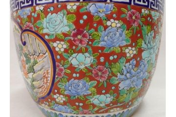 大正時代　色絵　窓絵　花唐草　鮮やかな色合いが空間のアクセントになる火鉢(十錦手、手あぶり、鉢カバー)(R-074878)
