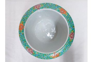 大正時代　色絵　窓絵　花唐草　鮮やかな色合いが空間のアクセントになる火鉢(十錦手、手あぶり、鉢カバー)(R-074878)