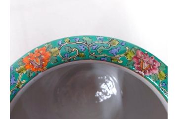 大正時代　色絵　窓絵　花唐草　鮮やかな色合いが空間のアクセントになる火鉢(十錦手、手あぶり、鉢カバー)(R-074878)