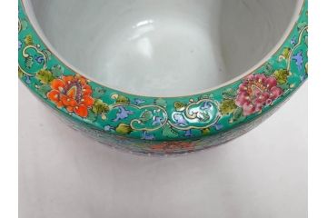 大正時代　色絵　窓絵　花唐草　鮮やかな色合いが空間のアクセントになる火鉢(十錦手、手あぶり、鉢カバー)(R-074878)