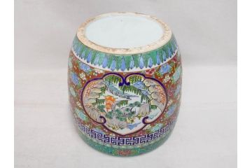 大正時代　色絵　窓絵　花唐草　鮮やかな色合いが空間のアクセントになる火鉢(十錦手、手あぶり、鉢カバー)(R-074878)