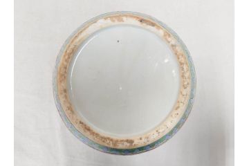 大正時代　色絵　窓絵　花唐草　鮮やかな色合いが空間のアクセントになる火鉢(十錦手、手あぶり、鉢カバー)(R-074878)