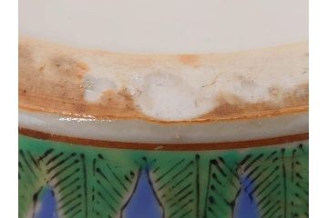 大正時代　色絵　窓絵　花唐草　鮮やかな色合いが空間のアクセントになる火鉢(十錦手、手あぶり、鉢カバー)(R-074878)