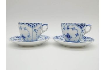 デンマーク　ROYAL COPENHAGEN(ロイヤルコペンハーゲン)　ブルーフルーテッド　ハーフレース　ペア　優雅なひとときを演出するコーヒーカップ&ソーサー2客セット(洋食器、C&S)(定価約44000円)(R-074882)