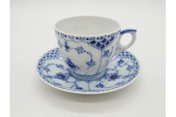 デンマーク　ROYAL COPENHAGEN(ロイヤルコペンハーゲン)　ブルーフルーテッド　ハーフレース　ペア　優雅なひとときを演出するコーヒーカップ&ソーサー2客セット(洋食器、C&S)(定価約44000円)(R-074882)