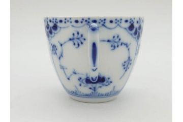 デンマーク　ROYAL COPENHAGEN(ロイヤルコペンハーゲン)　ブルーフルーテッド　ハーフレース　ペア　優雅なひとときを演出するコーヒーカップ&ソーサー2客セット(洋食器、C&S)(定価約44000円)(R-074882)