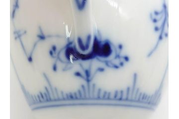 デンマーク　ROYAL COPENHAGEN(ロイヤルコペンハーゲン)　ブルーフルーテッド　ハーフレース　ペア　優雅なひとときを演出するコーヒーカップ&ソーサー2客セット(洋食器、C&S)(定価約44000円)(R-074882)