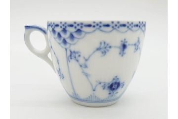 デンマーク　ROYAL COPENHAGEN(ロイヤルコペンハーゲン)　ブルーフルーテッド　ハーフレース　ペア　優雅なひとときを演出するコーヒーカップ&ソーサー2客セット(洋食器、C&S)(定価約44000円)(R-074882)