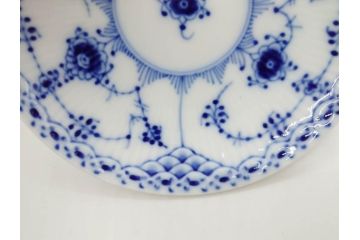 デンマーク　ROYAL COPENHAGEN(ロイヤルコペンハーゲン)　ブルーフルーテッド　ハーフレース　ペア　優雅なひとときを演出するコーヒーカップ&ソーサー2客セット(洋食器、C&S)(定価約44000円)(R-074882)