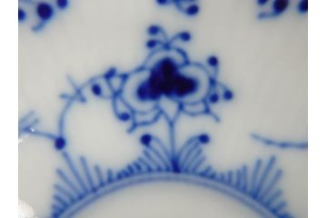 デンマーク　ROYAL COPENHAGEN(ロイヤルコペンハーゲン)　ブルーフルーテッド　ハーフレース　ペア　優雅なひとときを演出するコーヒーカップ&ソーサー2客セット(洋食器、C&S)(定価約44000円)(R-074882)