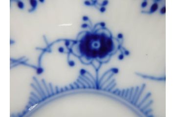 デンマーク　ROYAL COPENHAGEN(ロイヤルコペンハーゲン)　ブルーフルーテッド　ハーフレース　ペア　優雅なひとときを演出するコーヒーカップ&ソーサー2客セット(洋食器、C&S)(定価約44000円)(R-074882)