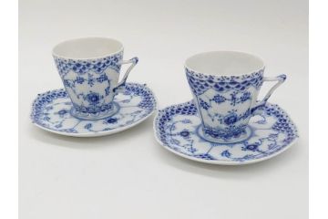 デンマーク　ROYAL　COPENHAGEN(ロイヤルコペンハーゲン)　ブルーフルーテッド　フルレース　ペア　繊細なレースの縁取りが豪華で上品な雰囲気を醸し出すコーヒーカップ&ソーサー2客セット(洋食器、C&S)(定価約110000円)(R-074883)