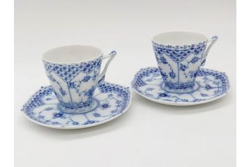 デンマーク　ROYAL　COPENHAGEN(ロイヤルコペンハーゲン)　ブルーフルーテッド　フルレース　ペア　繊細なレースの縁取りが豪華で上品な雰囲気を醸し出すコーヒーカップ&ソーサー2客セット(洋食器、C&S)(定価約110000円)(R-074883)