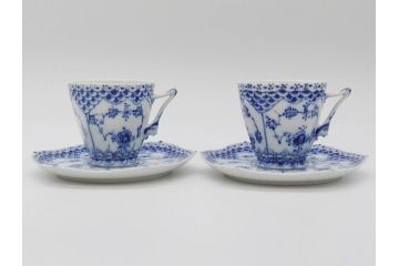 デンマーク　ROYAL　COPENHAGEN(ロイヤルコペンハーゲン)　ブルーフルーテッド　フルレース　ペア　繊細なレースの縁取りが豪華で上品な雰囲気を醸し出すコーヒーカップ&ソーサー2客セット(洋食器、C&S)(定価約110000円)(R-074883)