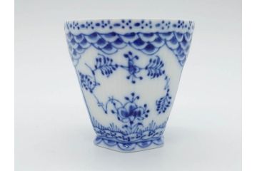 デンマーク　ROYAL　COPENHAGEN(ロイヤルコペンハーゲン)　ブルーフルーテッド　フルレース　ペア　繊細なレースの縁取りが豪華で上品な雰囲気を醸し出すコーヒーカップ&ソーサー2客セット(洋食器、C&S)(定価約110000円)(R-074883)