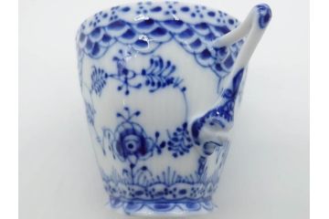 デンマーク　ROYAL　COPENHAGEN(ロイヤルコペンハーゲン)　ブルーフルーテッド　フルレース　ペア　繊細なレースの縁取りが豪華で上品な雰囲気を醸し出すコーヒーカップ&ソーサー2客セット(洋食器、C&S)(定価約110000円)(R-074883)