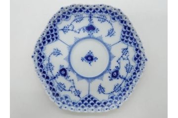 デンマーク　ROYAL　COPENHAGEN(ロイヤルコペンハーゲン)　ブルーフルーテッド　フルレース　ペア　繊細なレースの縁取りが豪華で上品な雰囲気を醸し出すコーヒーカップ&ソーサー2客セット(洋食器、C&S)(定価約110000円)(R-074883)