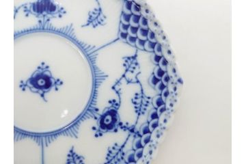 デンマーク　ROYAL　COPENHAGEN(ロイヤルコペンハーゲン)　ブルーフルーテッド　フルレース　ペア　繊細なレースの縁取りが豪華で上品な雰囲気を醸し出すコーヒーカップ&ソーサー2客セット(洋食器、C&S)(定価約110000円)(R-074883)