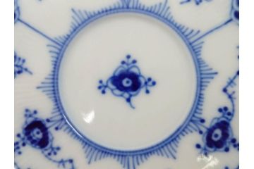 デンマーク　ROYAL　COPENHAGEN(ロイヤルコペンハーゲン)　ブルーフルーテッド　フルレース　ペア　繊細なレースの縁取りが豪華で上品な雰囲気を醸し出すコーヒーカップ&ソーサー2客セット(洋食器、C&S)(定価約110000円)(R-074883)